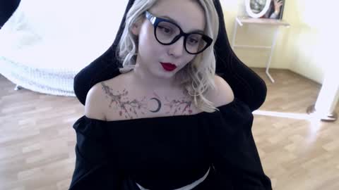 Snapshot of fromsun_forsoul chatting on February 28, 11:36 am Lilith online show from February 28, 11:36 am