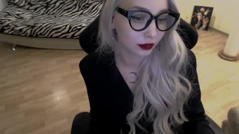 Snapshot of fromsun_forsoul chatting on September 17, 11:39 pm Lilith online show from September 17, 11:39 pm