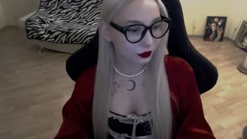 Snapshot of fromsun_forsoul chatting on October 28, 11:14 am Lilith online show from October 28, 11:14 am