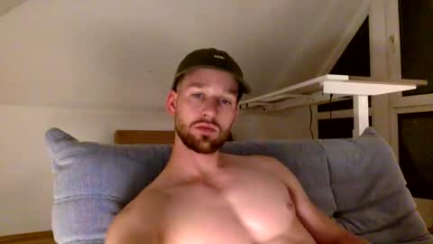 frozenyoga online show from September 21, 6:31 pm