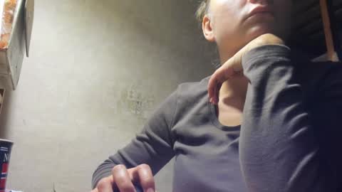 Snapshot of frumcake chatting on December 2, 1:36 am FrumCake online show from December 2, 1:36 am