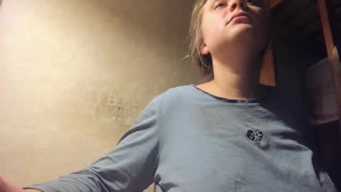 Snapshot of frumcake chatting on December 29, 1:13 am FrumCake online show from December 29, 1:13 am