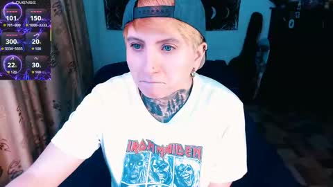 Snapshot of ftmblueyes chatting on November 7, 2:33 am HEHIM online show from November 7, 2:33 am