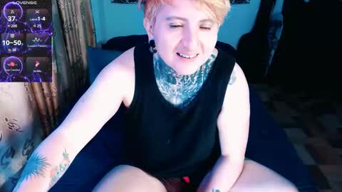 Snapshot of ftmblueyes chatting on November 9, 4:44 am HEHIM online show from November 9, 4:44 am