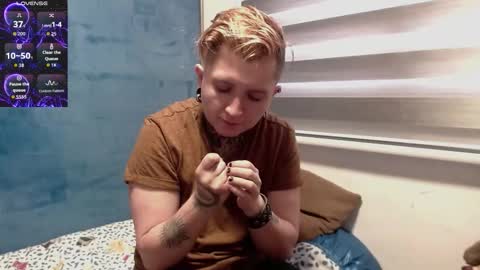 Snapshot of ftmblueyes chatting on December 5, 6:04 pm HEHIM online show from December 5, 6:04 pm