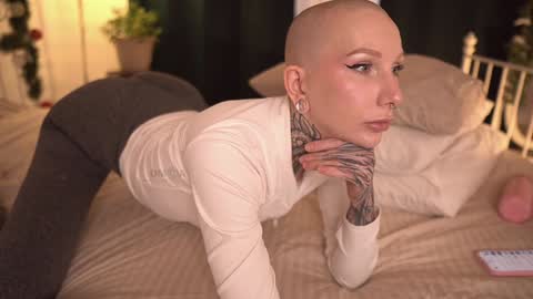 Snapshot of fuckingtoy_ chatting on January 25, 11:13 am Eva         all my links   online show from January 25, 11:13 am