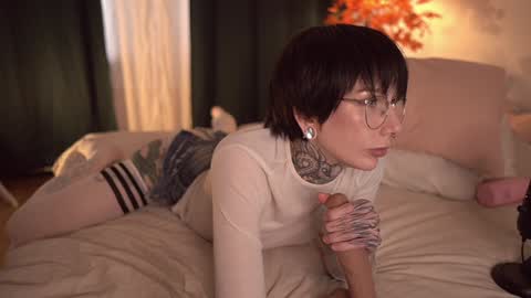 Snapshot of fuckingtoy_ chatting on October 19, 1:01 pm Eva         all my links   online show from October 19, 1:01 pm