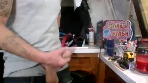 Snapshot of fuckmehard221187 chatting on December 14, 1:38 pm me online show from December 14, 1:38 pm