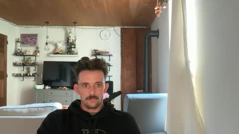 Snapshot of fudde chatting on October 17, 12:19 pm fudde online show from October 17, 12:19 pm