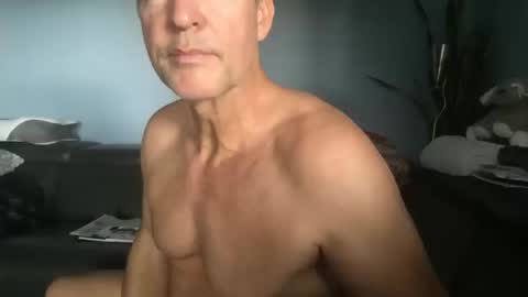 Snapshot of fuertecock chatting on October 15, 9:48 pm Gregorio online show from October 15, 9:48 pm