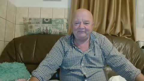 Snapshot of fullballs6 chatting on October 3, 1:57 am fullballs6 online show from October 3, 1:57 am