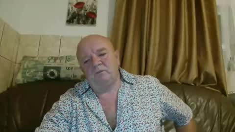 Snapshot of fullballs6 chatting on October 9, 2:20 am fullballs6 online show from October 9, 2:20 am