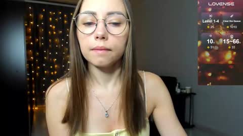 Snapshot of fun__nd__bun chatting on December 15, 2:05 am fun__nd__bun online show from December 15, 2:05 am