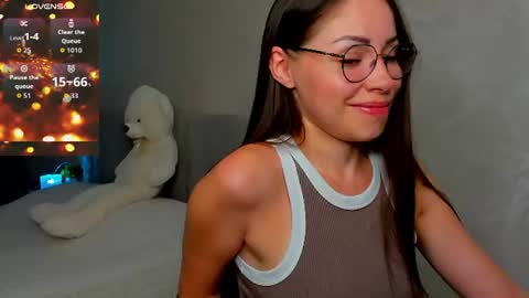 Snapshot of fun__nd__bun chatting on August 6, 2:41 pm fun__nd__bun online show from August 6, 2:41 pm