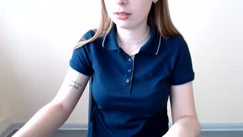 Snapshot of funemma000 chatting on June 5, 9:04 am Emma online show from June 5, 9:04 am
