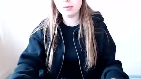 Snapshot of funemma000 chatting on June 16, 8:06 am Emma online show from June 16, 8:06 am