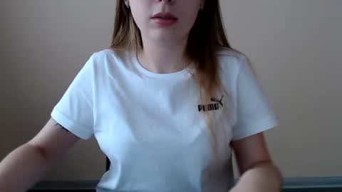 Snapshot of funemma000 chatting on June 22, 7:05 am Emma online show from June 22, 7:05 am