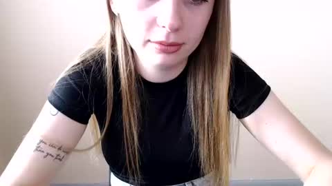 Snapshot of funemma000 chatting on June 26, 4:06 am Emma online show from June 26, 4:06 am