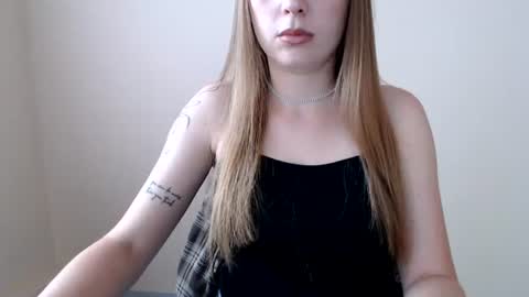 Snapshot of funemma000 chatting on July 5, 9:05 am Emma online show from July 5, 9:05 am