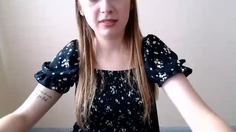Snapshot of funemma000 chatting on July 17, 7:15 am Emma online show from July 17, 7:15 am