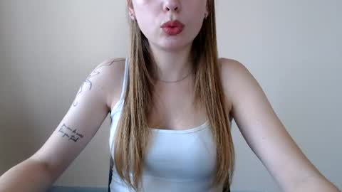 Snapshot of funemma000 chatting on August 1, 9:08 am Emma online show from August 1, 9:08 am