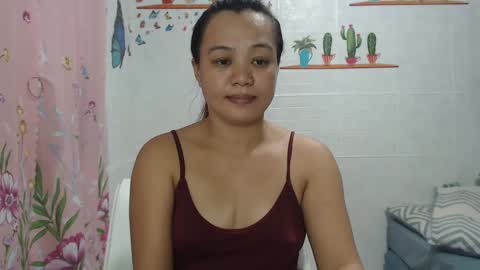Snapshot of funluvnpinay4u chatting on December 17, 7:29 am MAE online show from December 17, 7:29 am