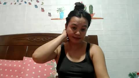 Snapshot of funluvnpinay4u chatting on October 17, 3:42 am MAE online show from October 17, 3:42 am
