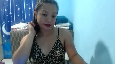 Snapshot of funluvnpinay4u chatting on May 3, 2:39 am MAE online show from May 3, 2:39 am