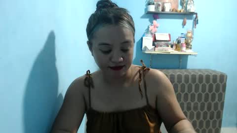 Snapshot of funluvnpinay4u chatting on May 19, 1:00 am MAE online show from May 19, 1:00 am