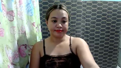 Snapshot of funluvnpinay4u chatting on June 11, 2:11 am MAE online show from June 11, 2:11 am