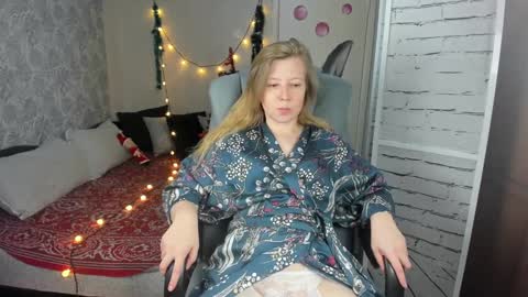 Snapshot of funny_bunny4 chatting on January 11, 8:10 pm funny_bunny4 online show from January 11, 8:10 pm