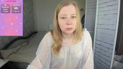 Snapshot of funny_bunny4 chatting on April 4, 12:35 pm funny_bunny4 online show from April 4, 12:35 pm