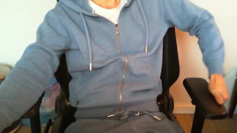 Snapshot of funnyeucouple chatting on September 29, 6:51 am YWhiteNiceMan online show from September 29, 6:51 am