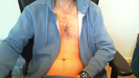 Snapshot of funnyeucouple chatting on October 5, 7:17 am YWhiteNiceMan online show from October 5, 7:17 am