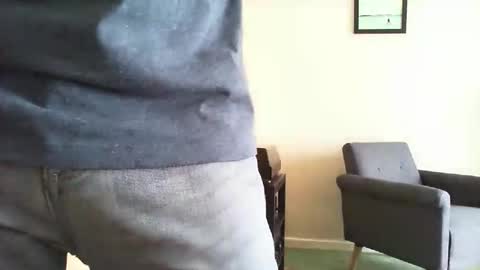 Snapshot of funslimguy chatting on May 5, 4:37 pm Funslimguy online show from May 5, 4:37 pm
