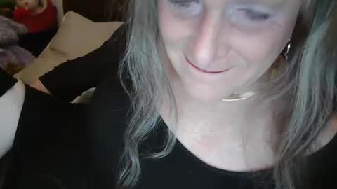 Snapshot of funtimetgirl chatting on February 2, 9:51 am Jessie Love online show from February 2, 9:51 am