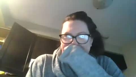 Snapshot of fuzzypeaches87 chatting on December 15, 6:56 pm fuzzypeaches87 online show from December 15, 6:56 pm