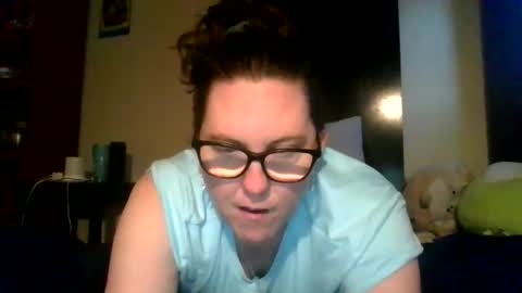 fuzzypeaches87 online show from April 7, 11:48 pm