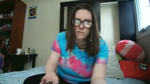 fuzzypeaches87 online show from May 2, 7:30 pm