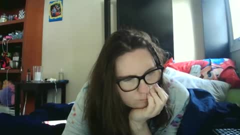 fuzzypeaches87 online show from May 3, 3:40 pm