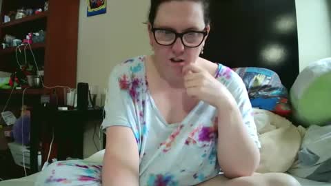 fuzzypeaches87 online show from May 6, 4:12 pm