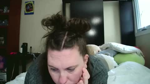 fuzzypeaches87 online show from May 14, 1:07 pm