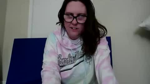 fuzzypeaches87 online show from May 16, 5:45 pm