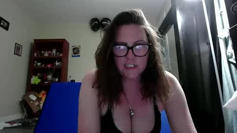fuzzypeaches87 online show from May 19, 11:22 pm