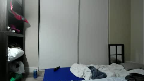 fuzzypeaches87 online show from May 26, 6:09 am