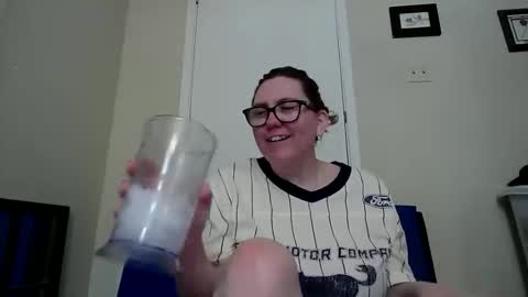 fuzzypeaches87 online show from May 28, 3:53 pm