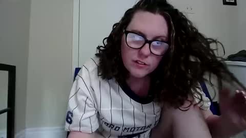 fuzzypeaches87 online show from June 1, 7:37 pm