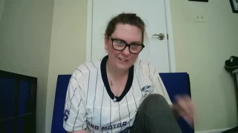 fuzzypeaches87 online show from June 3, 5:18 pm