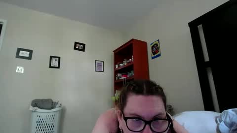 fuzzypeaches87 online show from June 5, 4:24 pm