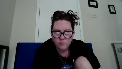 fuzzypeaches87 online show from June 8, 3:23 pm